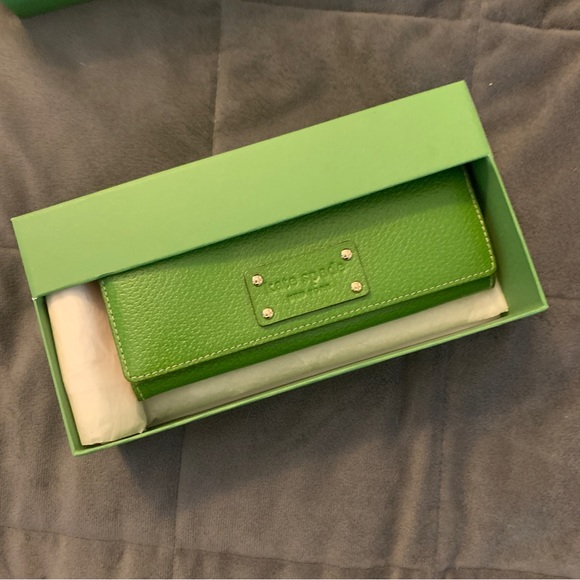 NIB Kate Spade Spring Green Leather Flap Wallet - Picture 8 of 8
